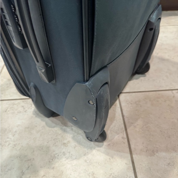 Samsonite Trolley Luggage - Picture 3 of 12